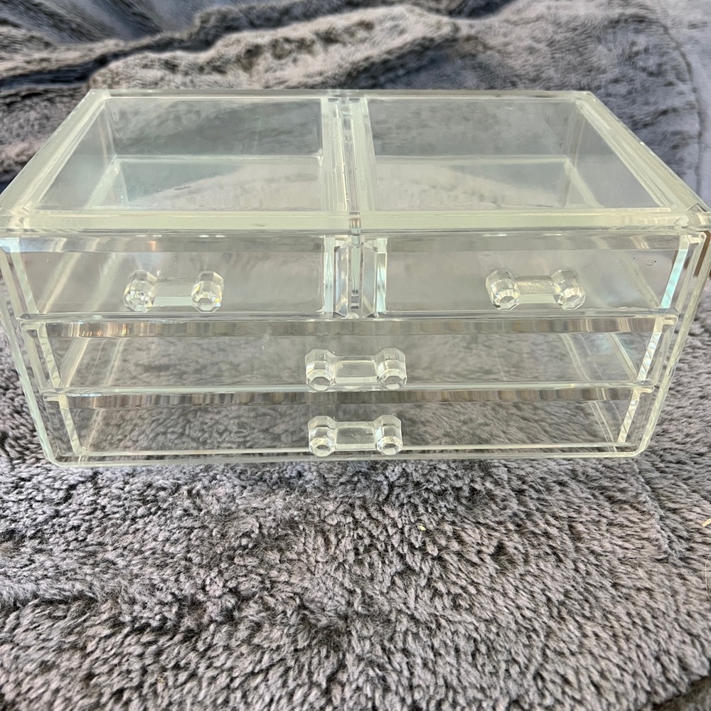 Makeup Organizer
Two make up organizers, can stack on. Very cute!